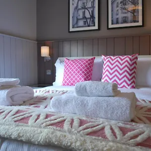 https://the-lawrance-luxury-aparthotel-york.yorkshirehotels.net