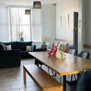 https://titanic-guest-boutique-accommodation.belfasthotelsireland.com